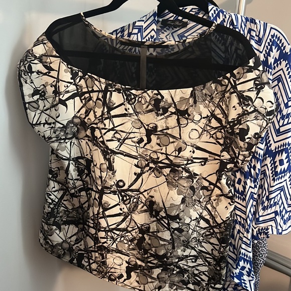 3 piece like new abstract print bundle - Picture 7 of 8